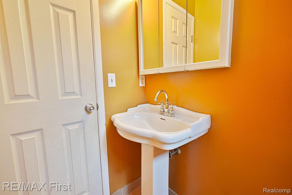 39692 RAGER, Clinton Twp, MI 48038 — Photo 19