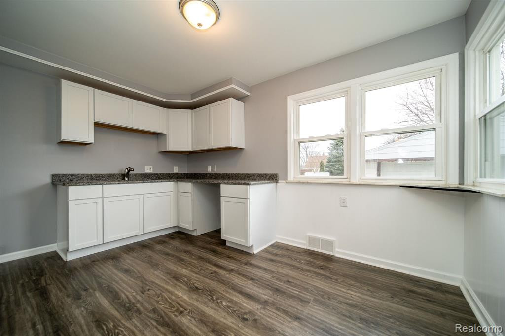 6939 HELEN Street, Garden City, MI — Photo 8