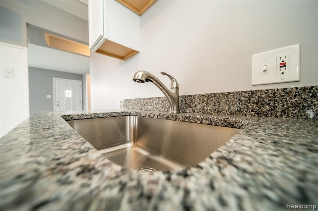 6939 HELEN Street, Garden City, MI — Photo 11