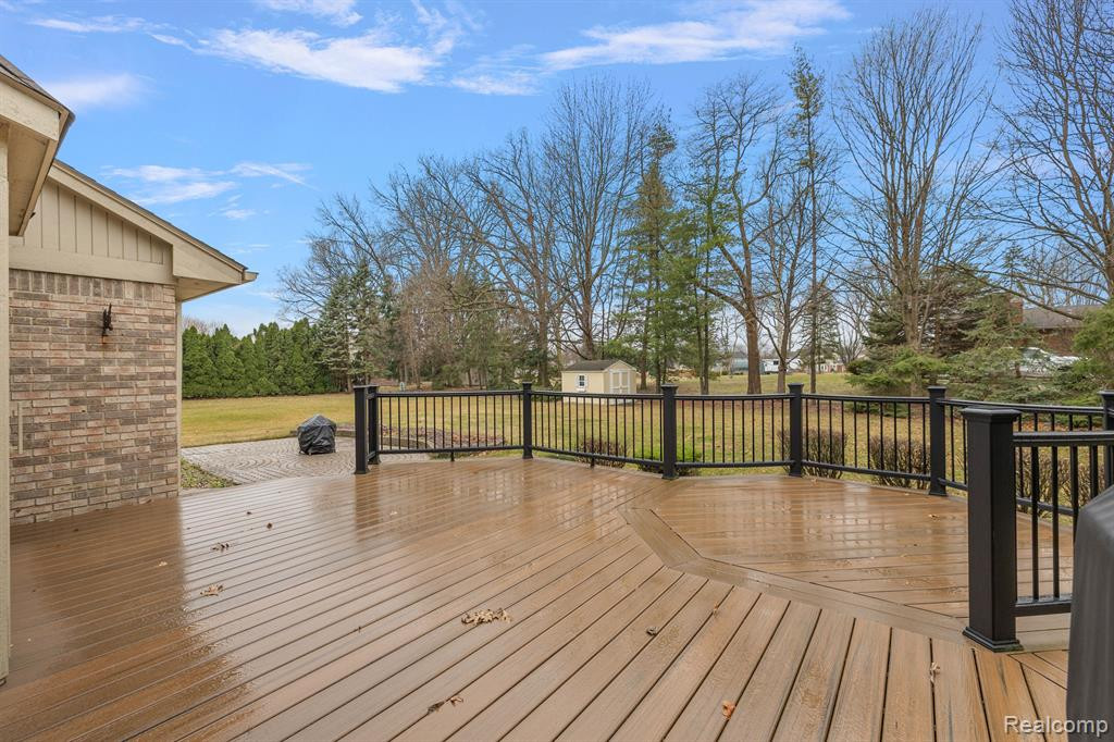 39953 WILMETTE Drive, Sterling Heights, MI 48313 — Photo 9