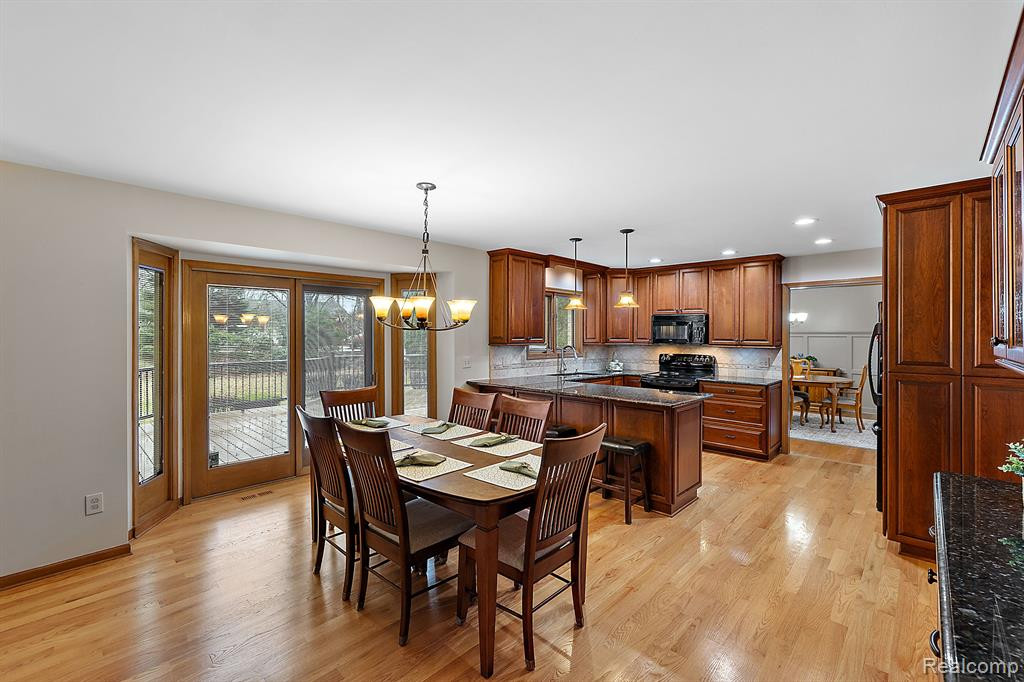 39953 WILMETTE Drive, Sterling Heights, MI 48313 — Photo 16