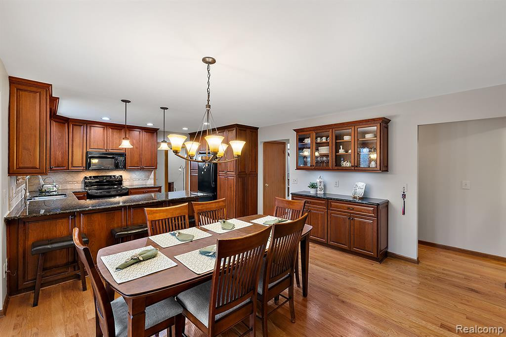 39953 WILMETTE Drive, Sterling Heights, MI 48313 — Photo 17