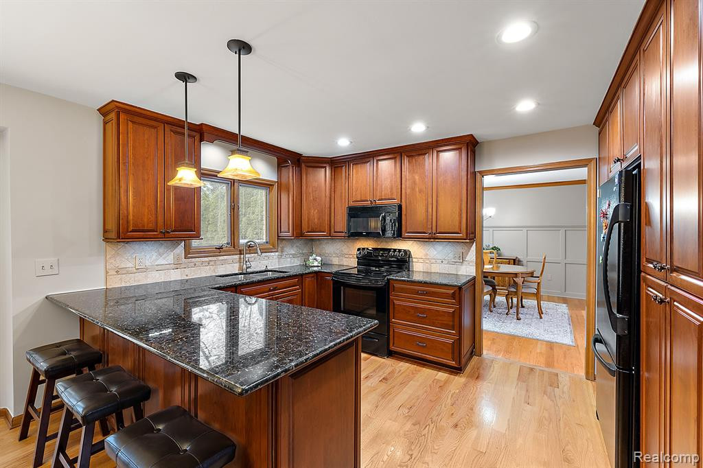 39953 WILMETTE Drive, Sterling Heights, MI 48313 — Photo 18
