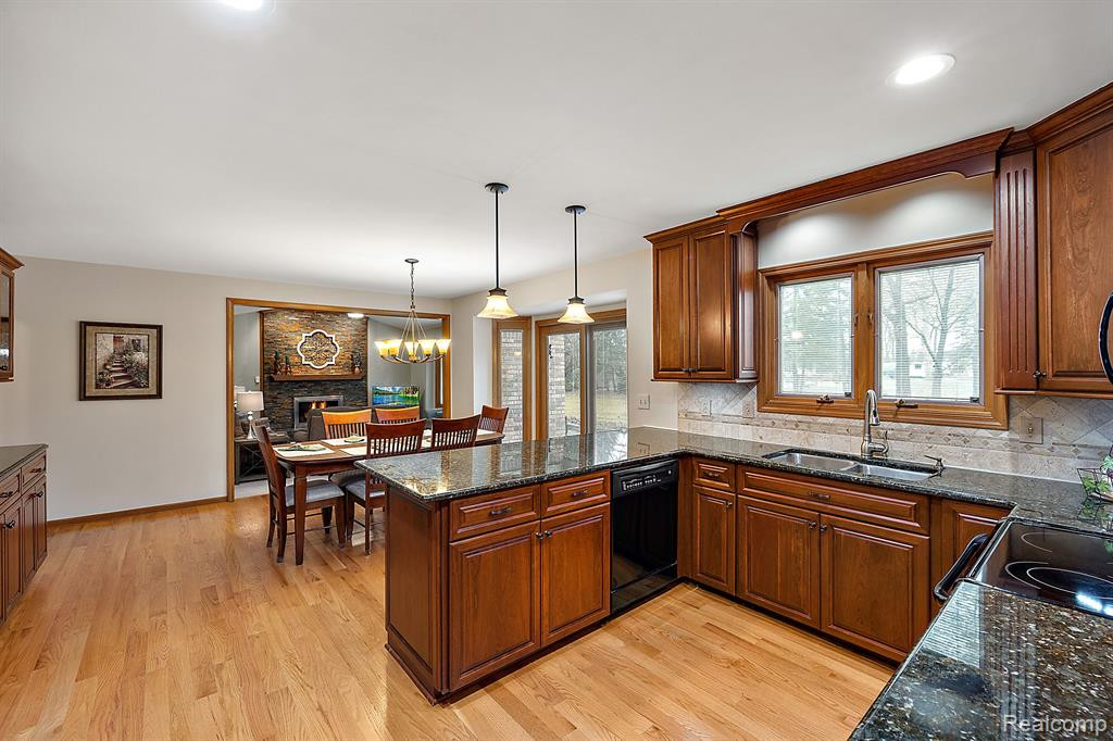 39953 WILMETTE Drive, Sterling Heights, MI 48313 — Photo 19