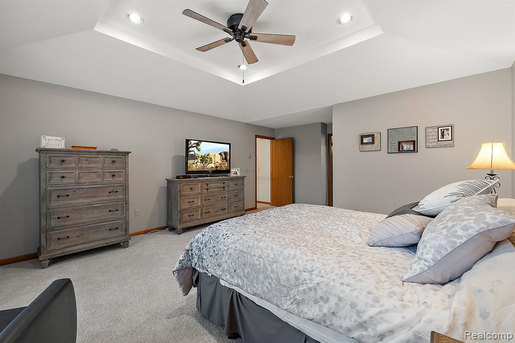 39953 WILMETTE Drive, Sterling Heights, MI 48313 — Photo 25
