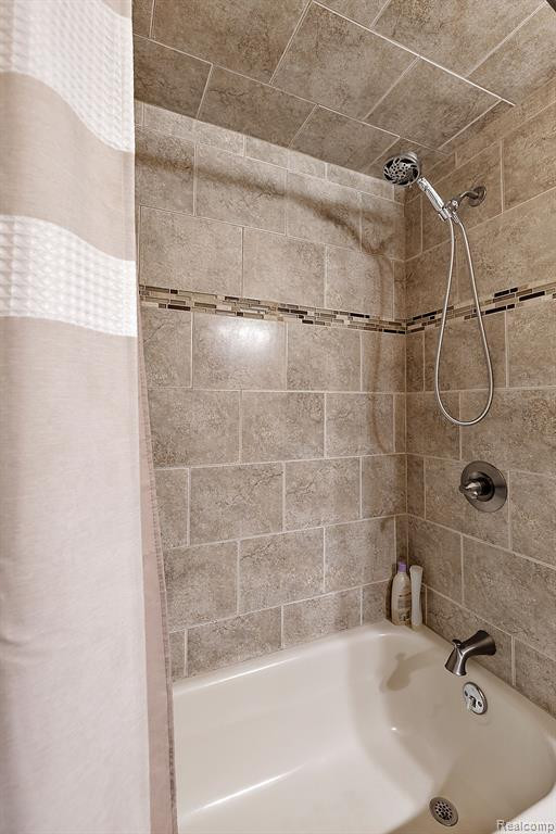 39953 WILMETTE Drive, Sterling Heights, MI 48313 — Photo 34