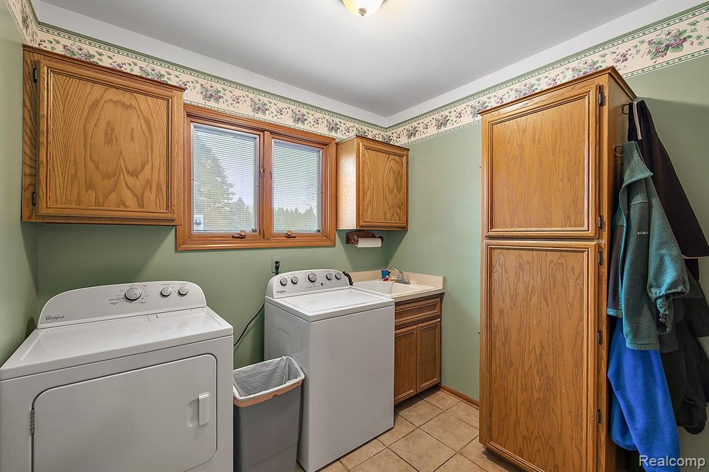 39953 WILMETTE Drive, Sterling Heights, MI 48313 — Photo 35
