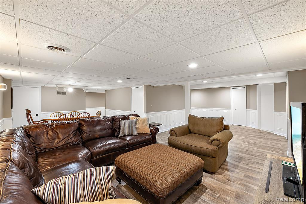 39953 WILMETTE Drive, Sterling Heights, MI 48313 — Photo 38