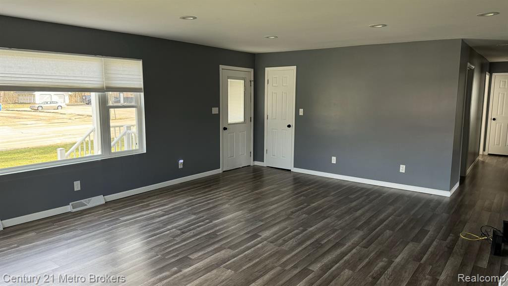 235 W MAIN Street, Mayville Vlg, MI 48744 — Photo 2