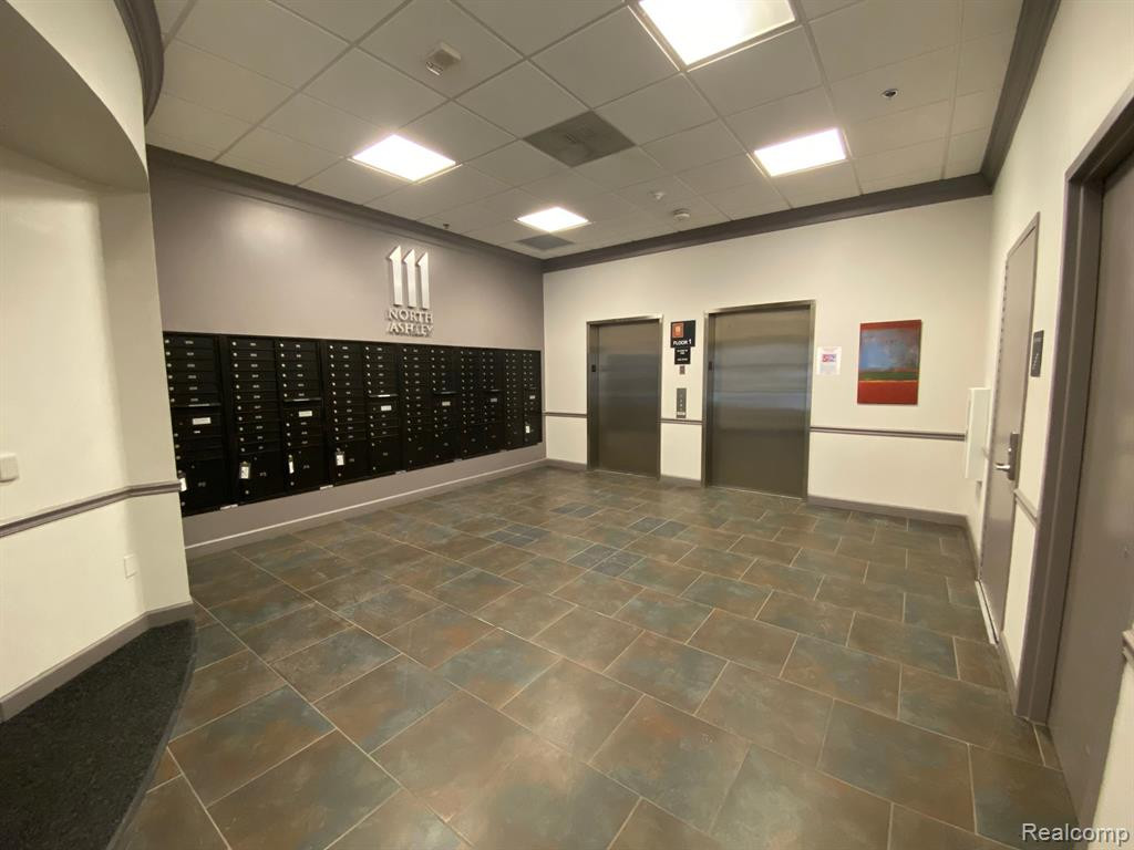 111 N ASHLEY Street, 604, Ann Arbor, MI 48104 — Photo 2