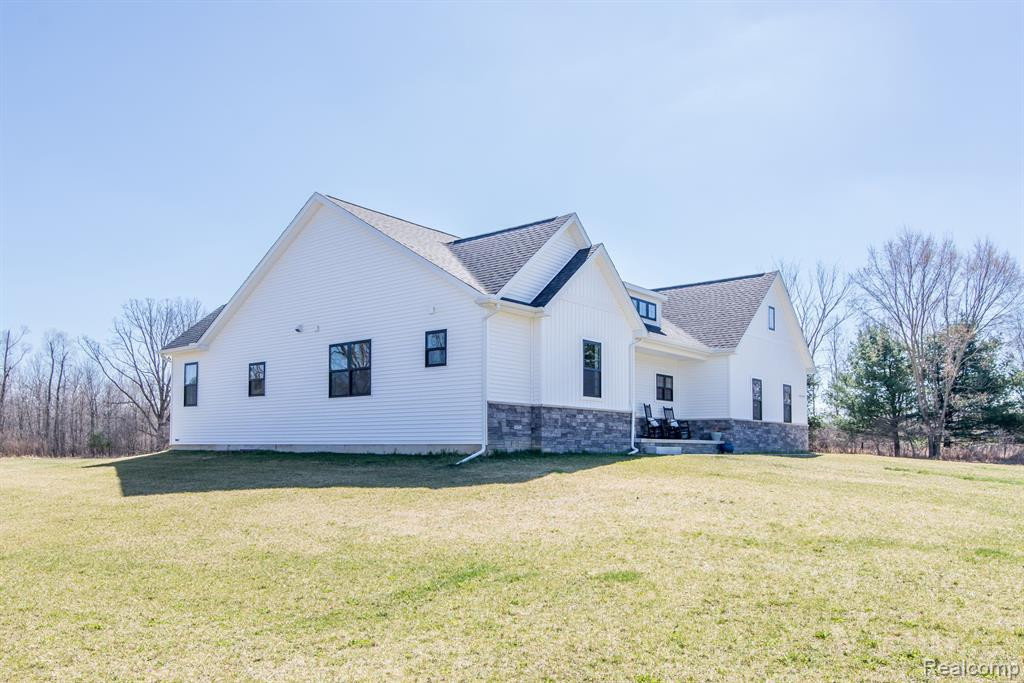 5830 GREEN Road, Fenton, MI 48430 — Photo 4