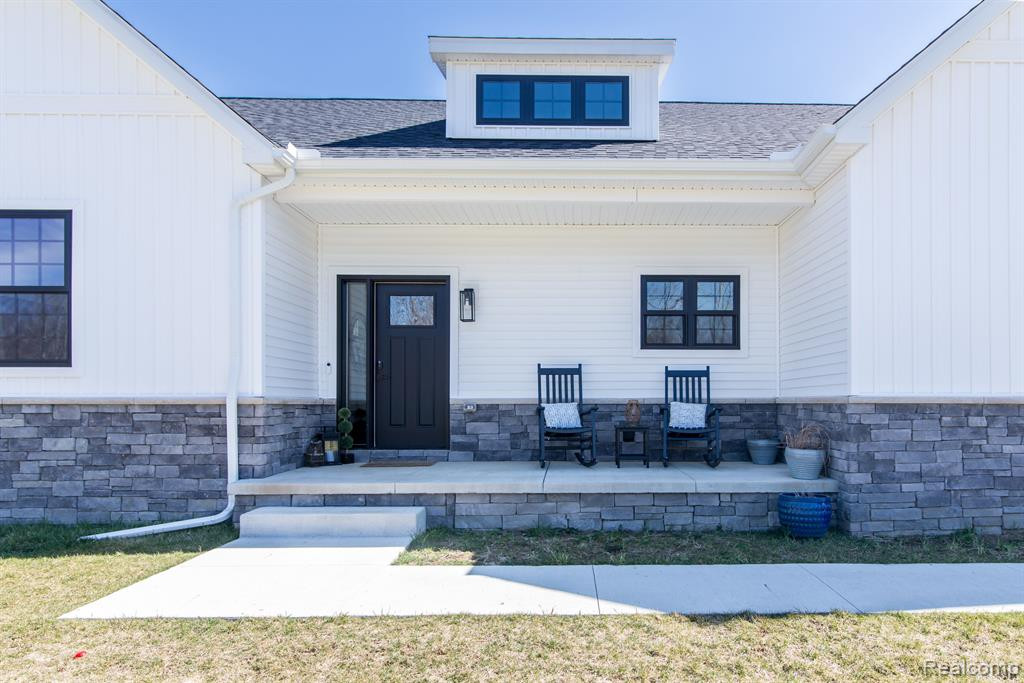 5830 GREEN Road, Fenton, MI 48430 — Photo 8