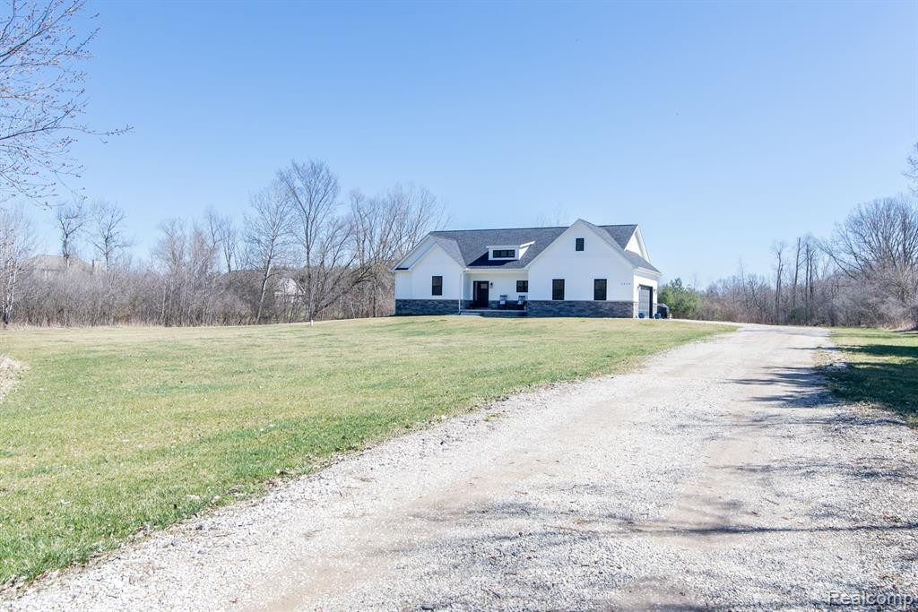 5830 GREEN Road, Fenton, MI 48430 — Photo 11