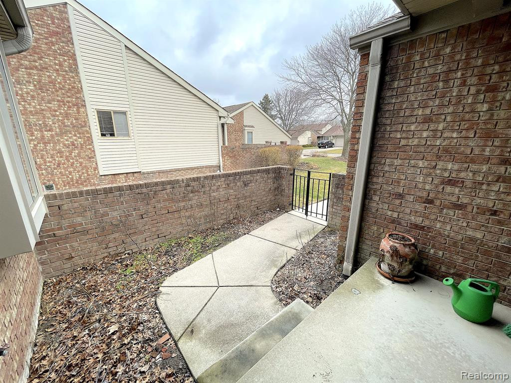 29207 E CHANTICLEER Drive, Southfield, MI 48034 — Photo 3