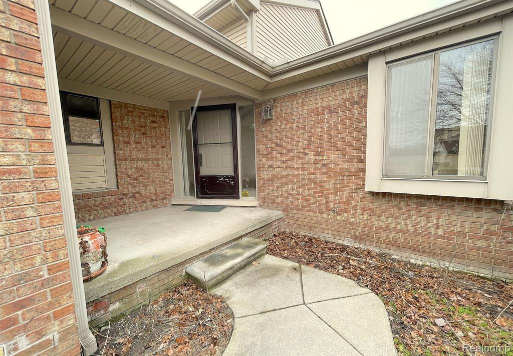 29207 E CHANTICLEER Drive, Southfield, MI 48034 — Photo 4