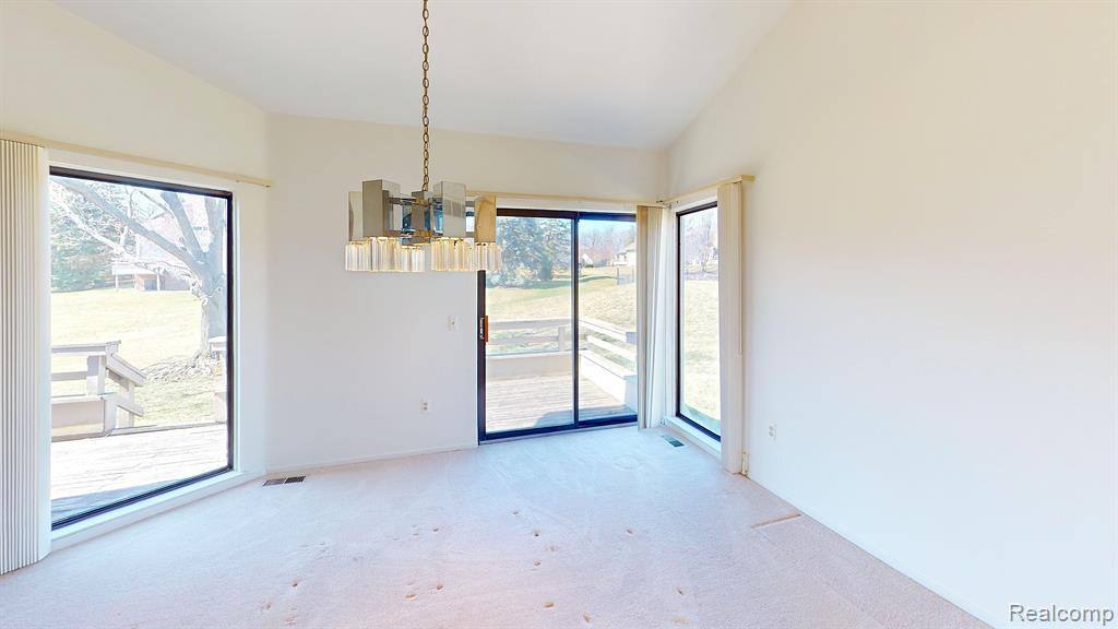 29207 E CHANTICLEER Drive, Southfield, MI 48034 — Photo 10