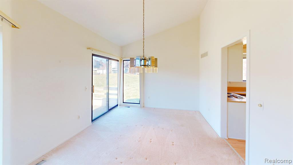 29207 E CHANTICLEER Drive, Southfield, MI 48034 — Photo 11