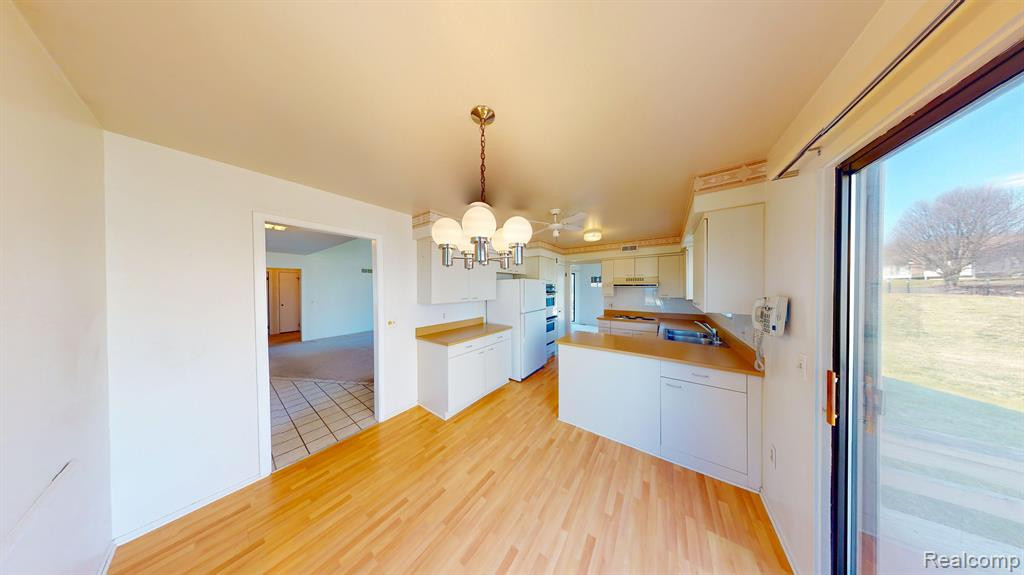 29207 E CHANTICLEER Drive, Southfield, MI 48034 — Photo 13