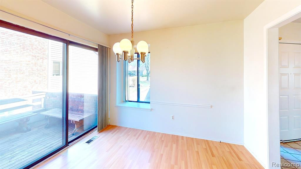 29207 E CHANTICLEER Drive, Southfield, MI 48034 — Photo 14