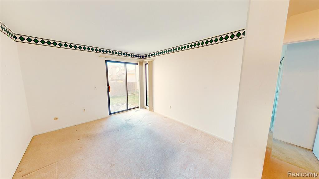 29207 E CHANTICLEER Drive, Southfield, MI 48034 — Photo 20