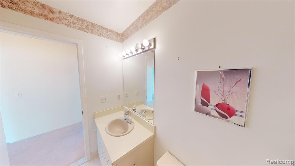 29207 E CHANTICLEER Drive, Southfield, MI 48034 — Photo 21