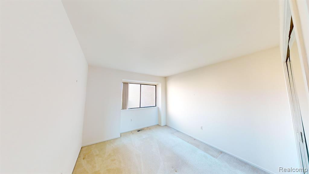 29207 E CHANTICLEER Drive, Southfield, MI 48034 — Photo 24