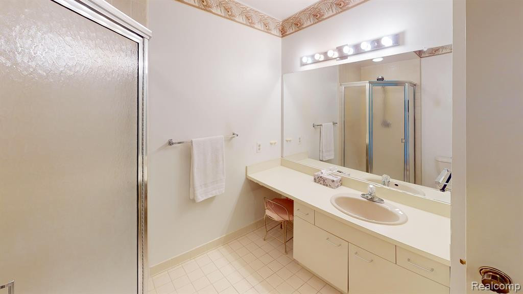 29207 E CHANTICLEER Drive, Southfield, MI 48034 — Photo 30