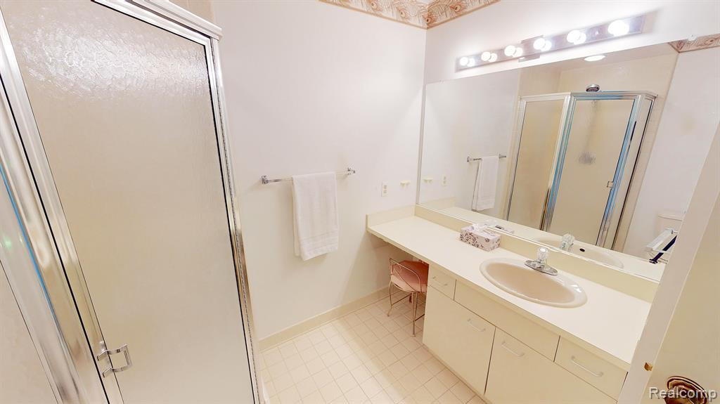 29207 E CHANTICLEER Drive, Southfield, MI 48034 — Photo 31