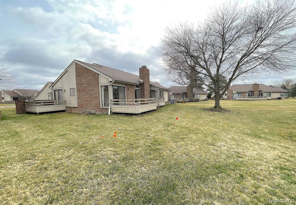 29207 E CHANTICLEER Drive, Southfield, MI 48034 — Photo 33
