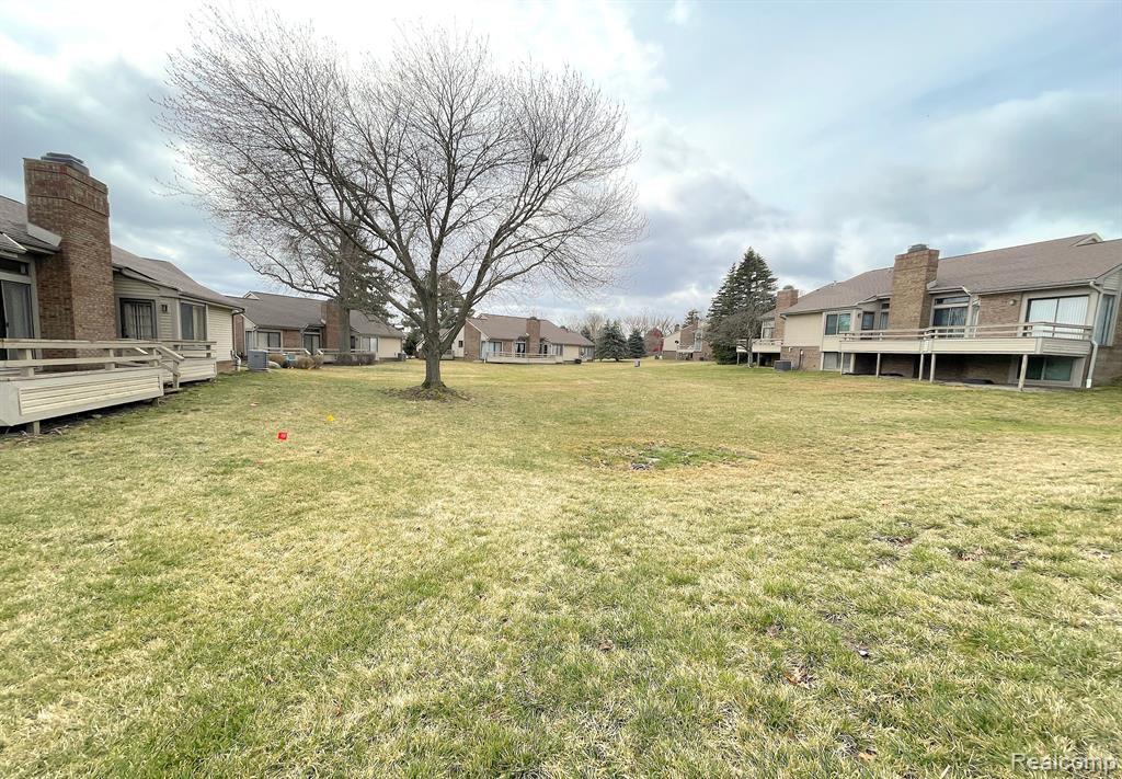 29207 E CHANTICLEER Drive, Southfield, MI 48034 — Photo 34