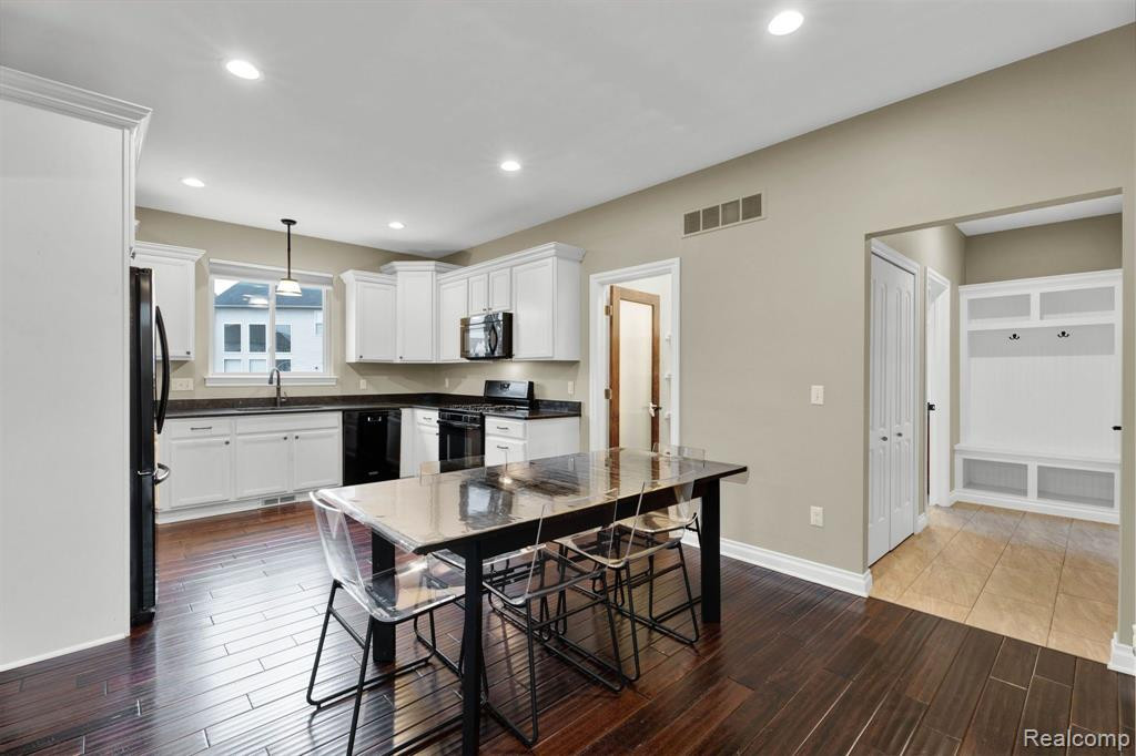 6736 BAKER, Shelby Twp, MI 48317 — Photo 13