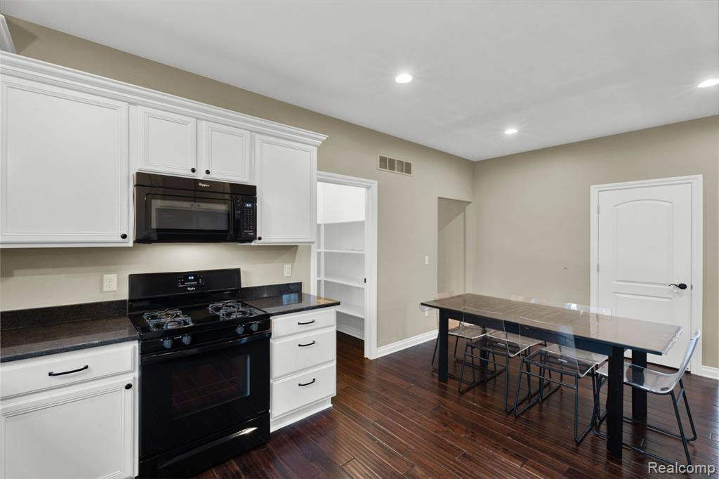 6736 BAKER, Shelby Twp, MI 48317 — Photo 15