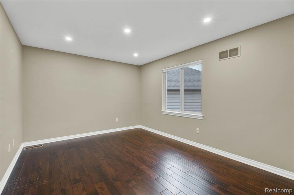 6736 BAKER, Shelby Twp, MI 48317 — Photo 32