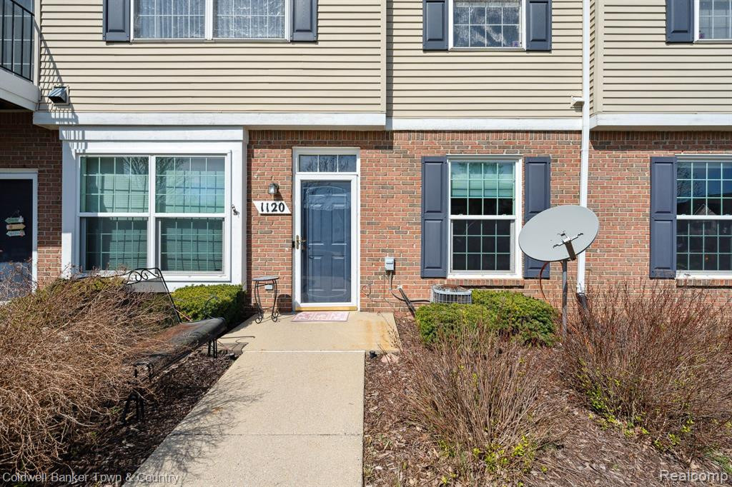 1120 RIAL LAKE Drive, Howell, MI 48843 — Photo 2