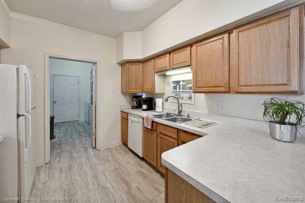 1120 RIAL LAKE Drive, Howell, MI 48843 — Photo 9