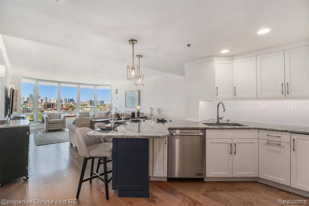 250 E HARBORTOWN Drive, 1312, Detroit, MI 48207 — Photo 10