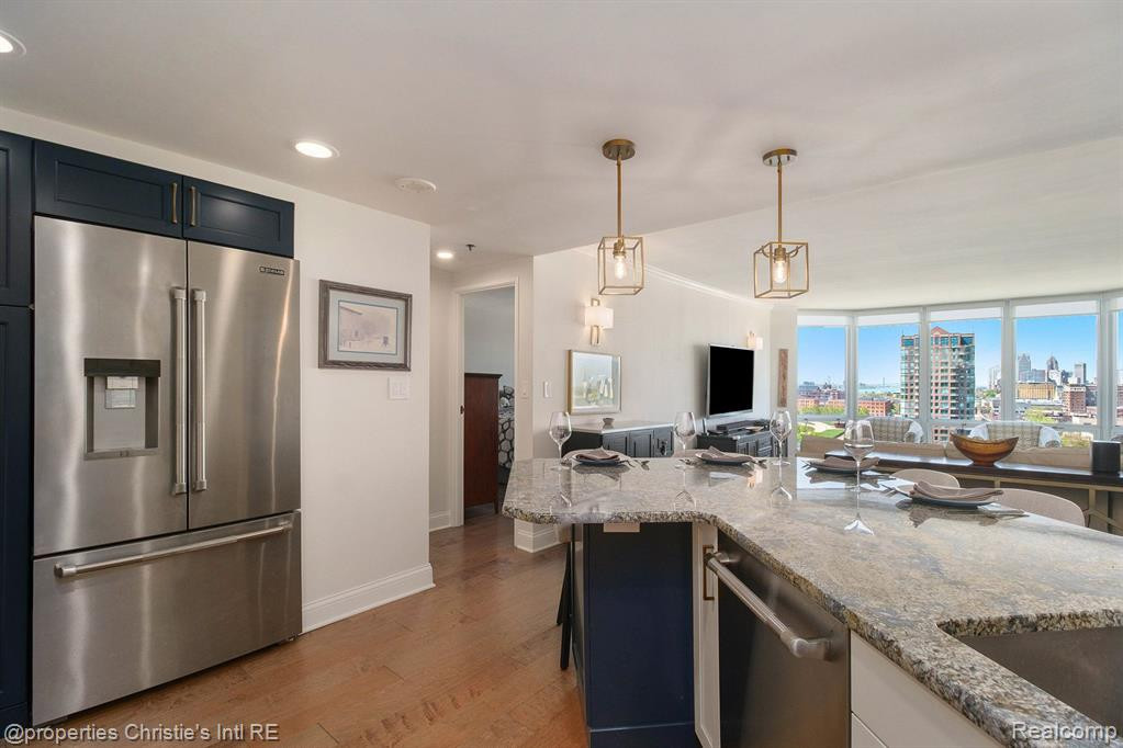 250 E HARBORTOWN Drive, 1312, Detroit, MI 48207 — Photo 12