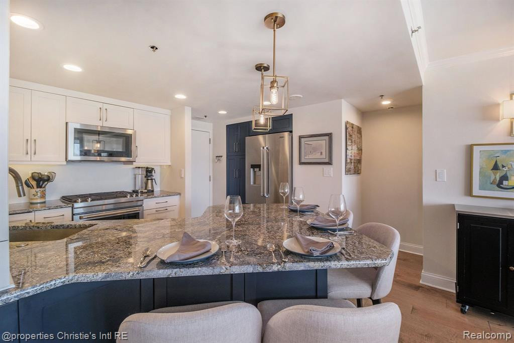250 E HARBORTOWN Drive, 1312, Detroit, MI 48207 — Photo 14