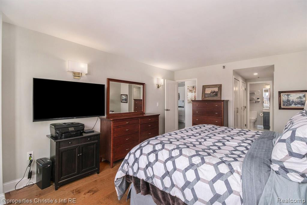 250 E HARBORTOWN Drive, 1312, Detroit, MI 48207 — Photo 19