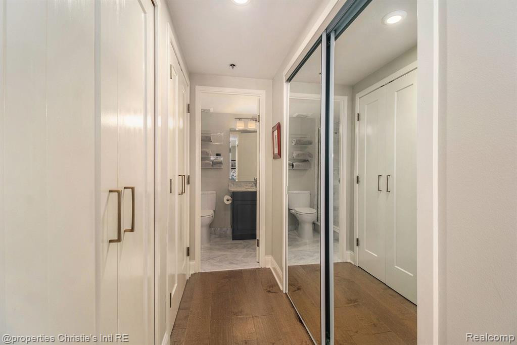 250 E HARBORTOWN Drive, 1312, Detroit, MI 48207 — Photo 20