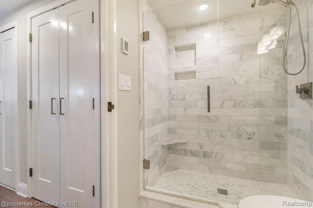 250 E HARBORTOWN Drive, 1312, Detroit, MI 48207 — Photo 23