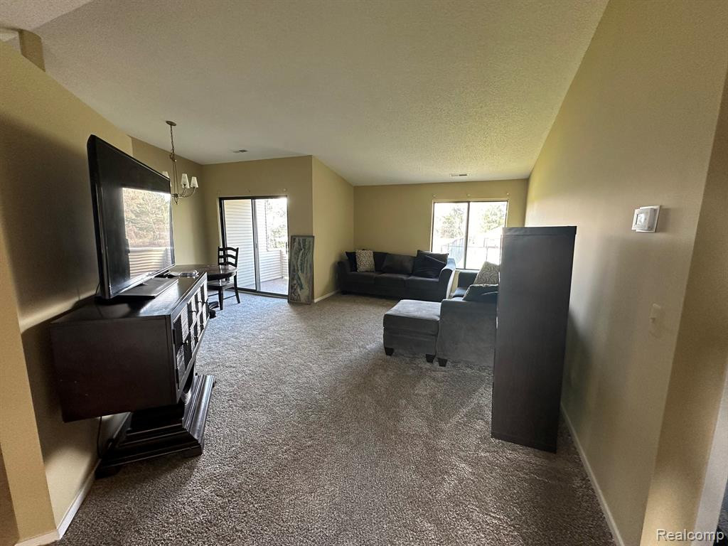 6540 RIDGEFIELD Circle, 205, West Bloomfield, MI — Photo 4