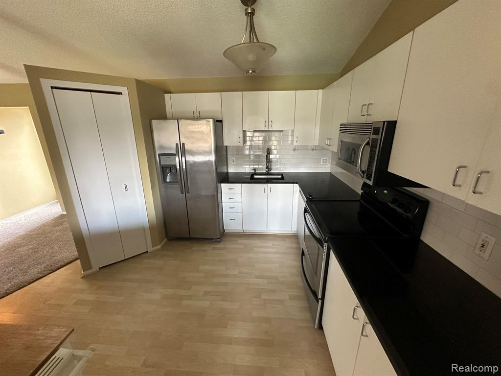 6540 RIDGEFIELD Circle, 205, West Bloomfield, MI — Photo 6