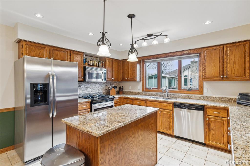 41226 MARJORAN Drive, Sterling Heights, MI 48314 — Photo 5