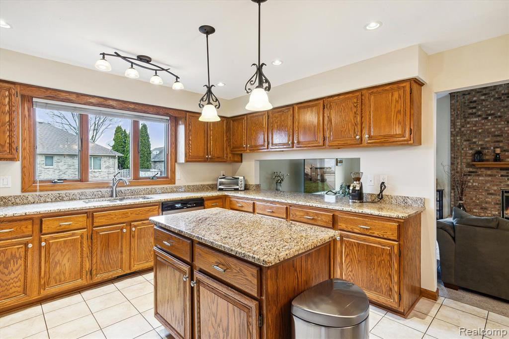 41226 MARJORAN Drive, Sterling Heights, MI 48314 — Photo 15