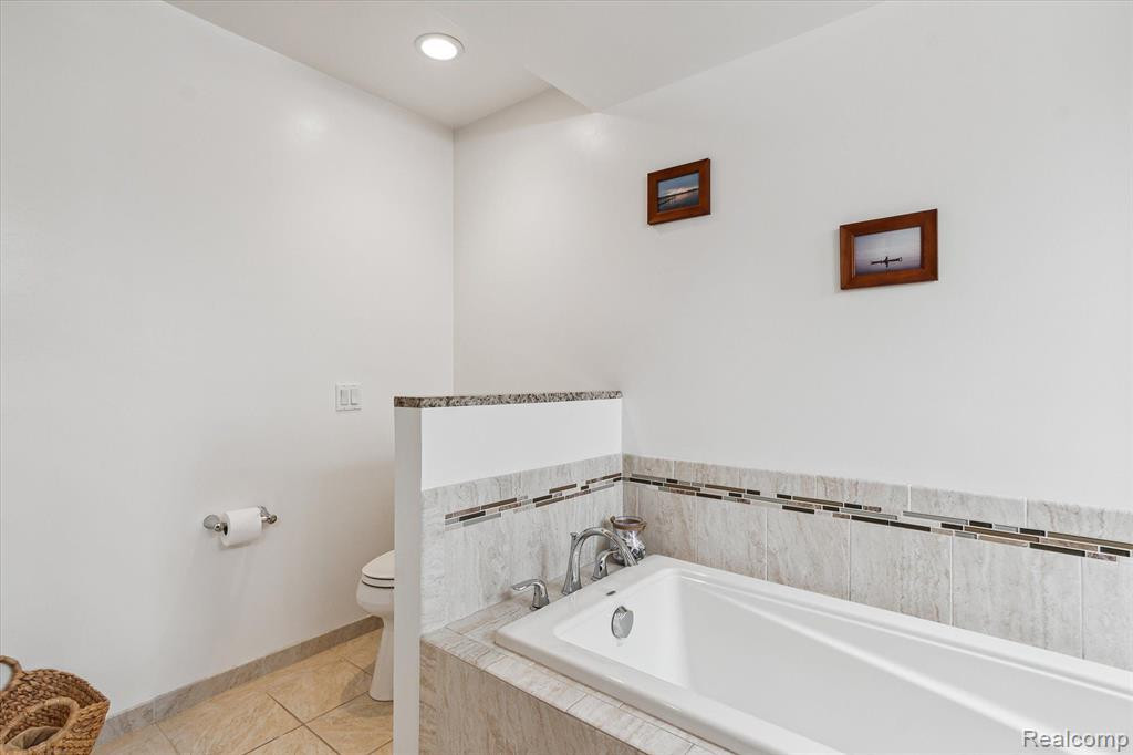41226 MARJORAN Drive, Sterling Heights, MI 48314 — Photo 28