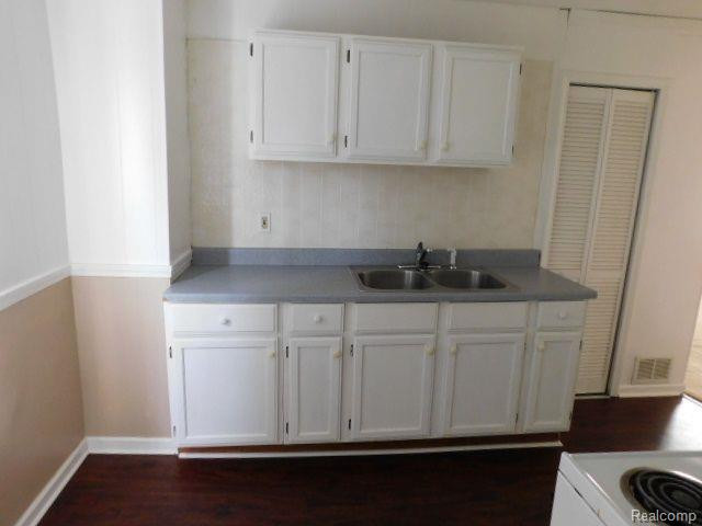 500 VINE Street, St. Clair, MI 48079 — Photo 12