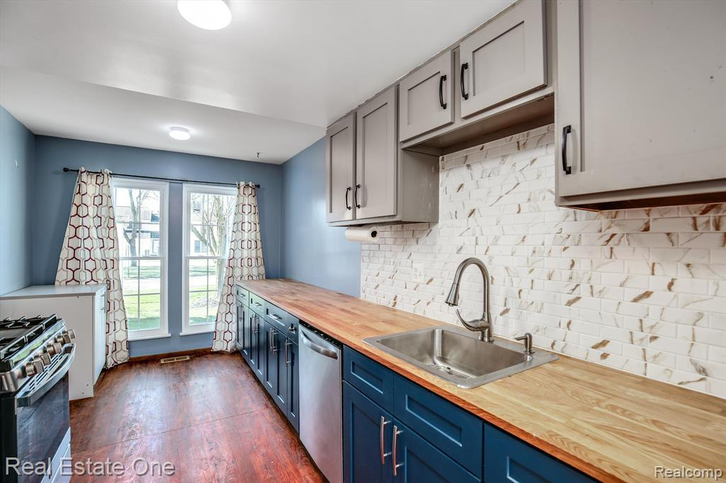 22867 Cranbrooke Drive, 366, Novi, MI — Photo 4