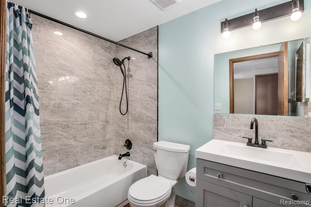 22867 Cranbrooke Drive, 366, Novi, MI — Photo 17