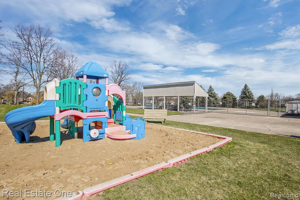 22867 Cranbrooke Drive, 366, Novi, MI — Photo 25